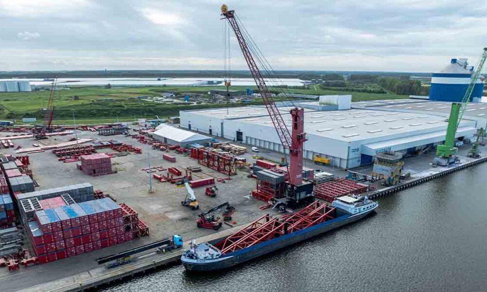 Mammoet begins assembly of world’s biggest land-based crane