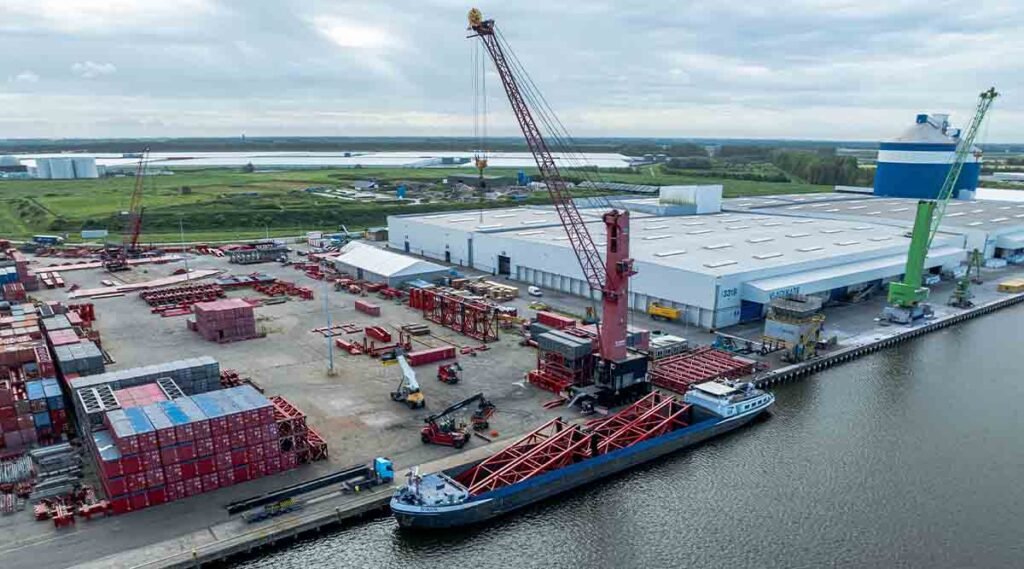 Mammoet begins assembly of world’s biggest land-based crane