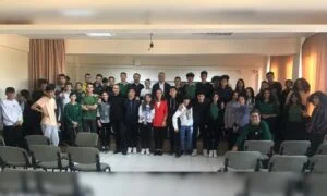 Habib Babacan İzmirli öğrencilerle buluştu, okul-sektör iş birliği güçlendi