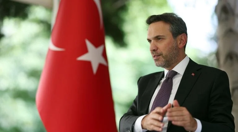 Bakan Bayraktar: Türkiye’deki tüm hanelerin yıllık elektrik ihtiyacı, sadece rüzgar ve güneşten karşılanıyor