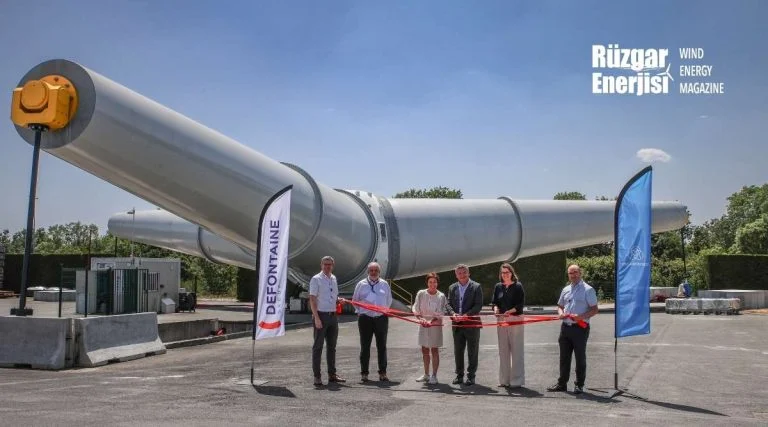 Soldan sağa: Thyssenkrupp Rothe Erde Batı Bölgesi Rüzgâr OEM’leri Bölge Başkanı Matthieu Allais, Defontaine Qingdao CEO’su Franck Douillard, Pays de la Loire Bölge Konseyi Başkan Yardımcısı Claire Hugues, Defontaine Group CEO’su Mathieu Laumonier, Thyssenkrupp Rothe Erde CEO’su Lisbeth Jacobs ve Defontaine Group Rollix Wind Solutions Teknik Direktörü Olivier Deudé. Fotoğraf: Angies’ Eye / Defontaine Group