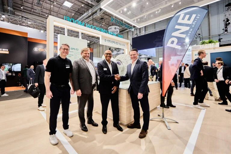 WindEnergy Hamburg’da PNE ve ENERCON yöneticileri Beerfelde enerji parkı imza töreninde