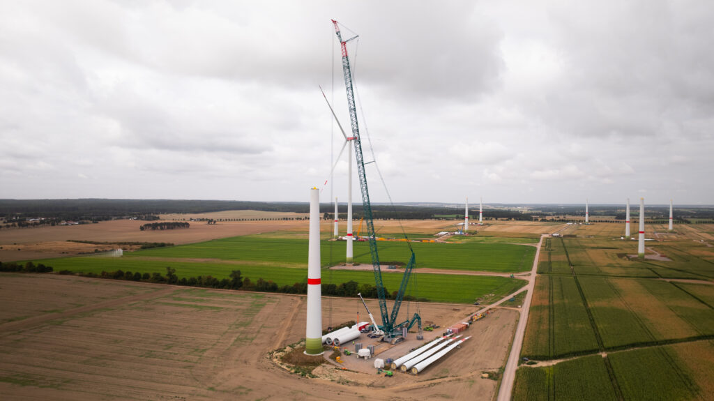 Aerial view of the LR 11000 crane installing a turbine at a wind farm site