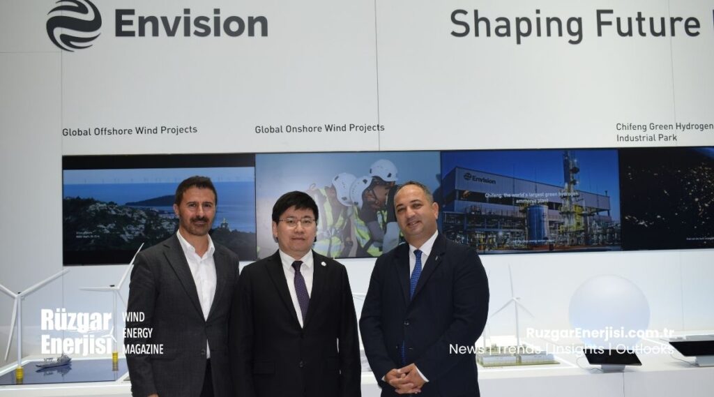 Mesut Kul, Moneta Tanıtım Medya Grubu Genel Yayın Yönetmeni; Ashoka Li, Envision Energy Türkiye, Suudi Arabistan ve Kafkasya Bölgesi Genel Müdürü; Habib Babacan, Mature Capital Genel Müdürü, WindEnergy Hamburg 2026’da bir araya geldi.